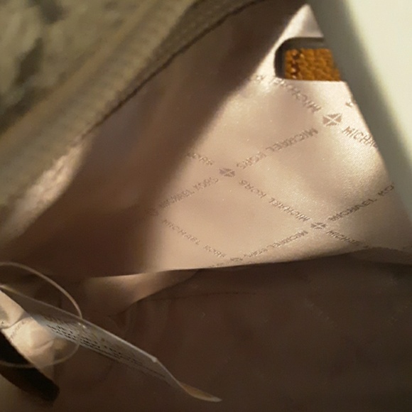 A Brand New Beautiful Michael Kors Purse - Picture 7 of 7